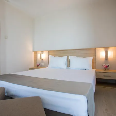 Coop - 2* Китен